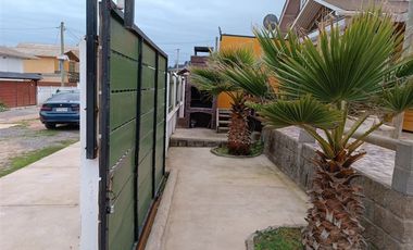 Casa en Arriendo en las gaviotas 331 con hijuelas 22 el tabo