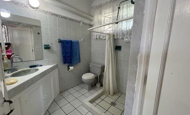 Casa en venta con doble terreno y espectacular vista al Lago