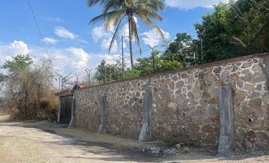 Casa en venta con doble terreno y espectacular vista al Lago