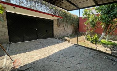 Casa en venta con doble terreno y espectacular vista al Lago