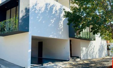 Casa en venta en privada con caseta en La Marquesa