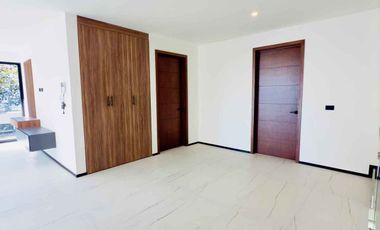 Casa en venta en privada con caseta en La Marquesa