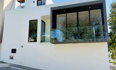 Casa en venta en privada con caseta en La Marquesa