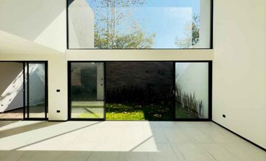 Casa en venta en privada con caseta en La Marquesa