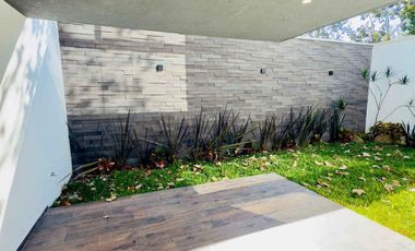 Casa en venta en privada con caseta en La Marquesa