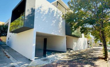 Casa en venta en privada con caseta en La Marquesa