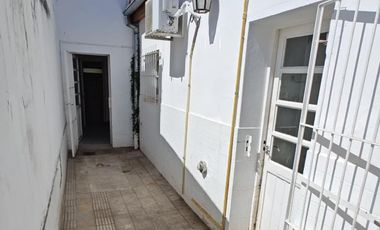 Casa en Venta en Azul, Buenos Aires, con amplio patio y excelente ubicación