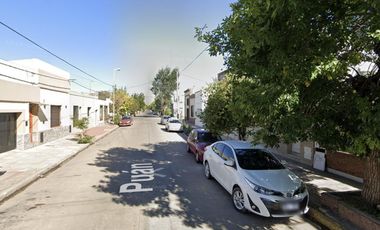 Casa en Venta en Azul, Buenos Aires, con amplio patio y excelente ubicación