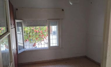 Casa en Venta en Azul, Buenos Aires, con amplio patio y excelente ubicación