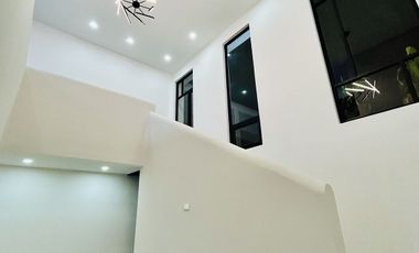 Casa en venta con arquitectura introspectiva en Fracc. Privado en Coatepec