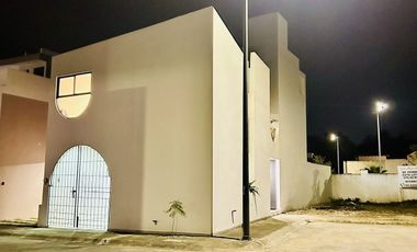 Casa en venta con arquitectura introspectiva en Fracc. Privado en Coatepec