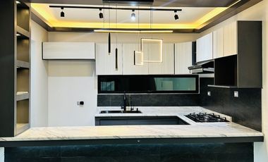 Casa en venta con arquitectura introspectiva en Fracc. Privado en Coatepec