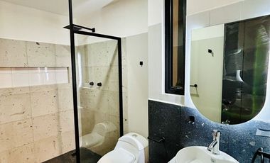 Casa en venta con arquitectura introspectiva en Fracc. Privado en Coatepec