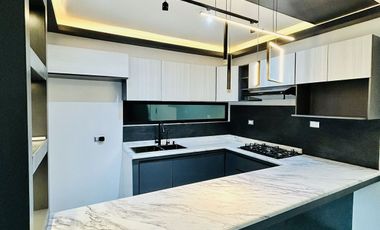 Casa en venta con arquitectura introspectiva en Fracc. Privado en Coatepec