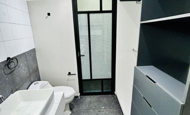 Casa en venta con arquitectura introspectiva en Fracc. Privado en Coatepec