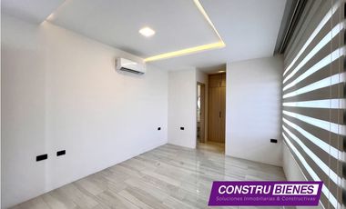 Casa con piscina en Urb. Manta Beach, cerca a playas Manta