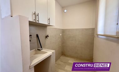 Casa con piscina en Urb. Manta Beach, cerca a playas Manta