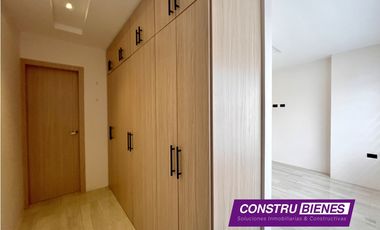 Casa con piscina en Urb. Manta Beach, cerca a playas Manta