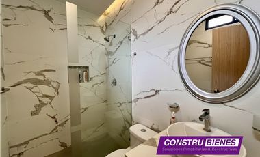 Casa con piscina en Urb. Manta Beach, cerca a playas Manta