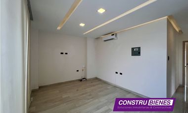 Casa con piscina en Urb. Manta Beach, cerca a playas Manta