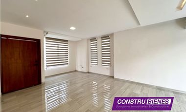 Casa con piscina en Urb. Manta Beach, cerca a playas Manta