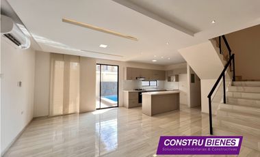 Casa con piscina en Urb. Manta Beach, cerca a playas Manta