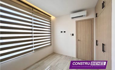 Casa con piscina en Urb. Manta Beach, cerca a playas Manta