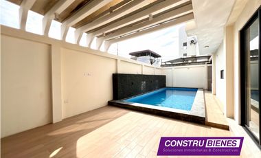 Casa con piscina en Urb. Manta Beach, cerca a playas Manta