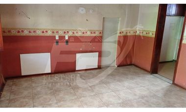 Vende locales con galpón en centro de Los Andes