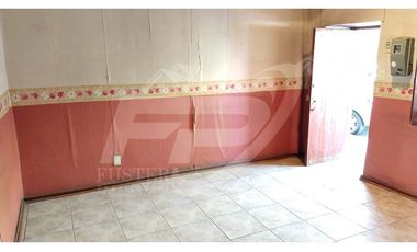 Vende locales con galpón en centro de Los Andes