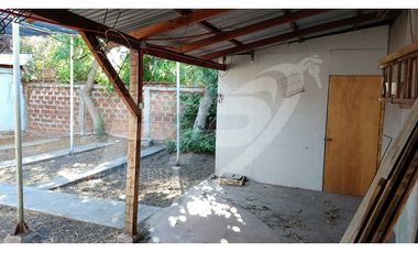 Vende locales con galpón en centro de Los Andes