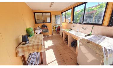 Venta casa 5D 3B con estacionamiento en centro de Los Andes