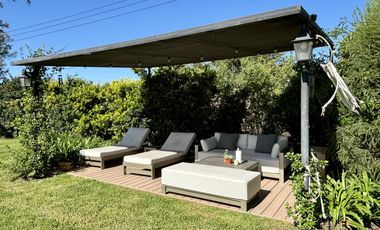 Casa en Pinares de siete ambientes