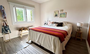 Casa en Pinares de siete ambientes