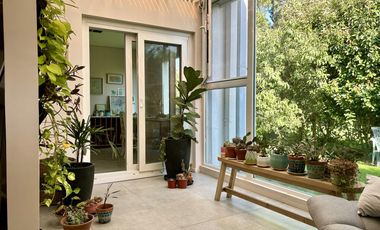 Casa en Pinares de siete ambientes