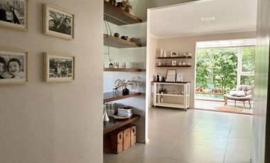Casa en Pinares de siete ambientes