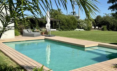 Casa en Pinares de siete ambientes