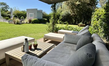 Casa en Pinares de siete ambientes