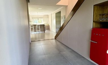 Casa en Pinares de siete ambientes