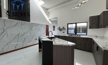 Venta de preciosa casa UNA SOLA PLANTA, para estrenar.