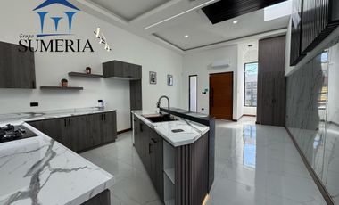 Venta de preciosa casa UNA SOLA PLANTA, para estrenar.