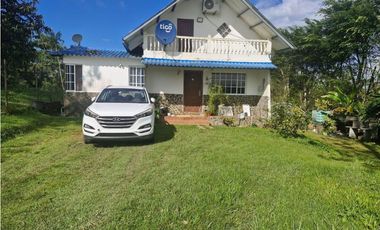 CERRO AZUL / 1000M2 / 4 HABIT / TERRAZA / JARDN / TOTALMENTE CERCADA