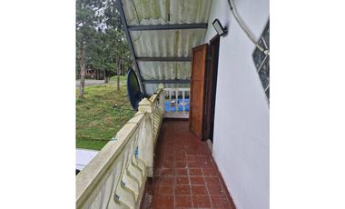 CERRO AZUL / 1000M2 / 4 HABIT / TERRAZA / JARDN / TOTALMENTE CERCADA