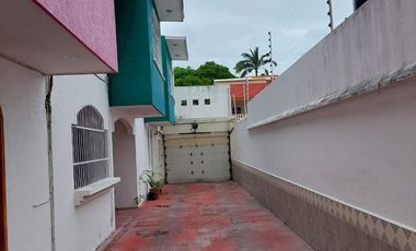 SE RENTA CASA EN RENTA, CÉNTRICA, EN CIUDAD DEL CARMEN, CAMPECHE
