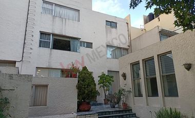 CASA EN BOSQUES DE LA HERRADURA CON JARDIN Y CUATRO RECAMARAS