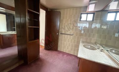 CASA EN BOSQUES DE LA HERRADURA CON JARDIN Y CUATRO RECAMARAS