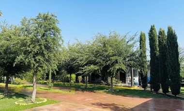 EN VENTA QUINTA EN SALINAS VICTORIA - 3000 m2 de terreno, 552 m2 de construcción