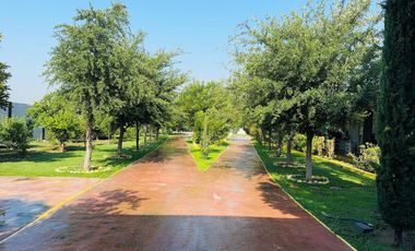 EN VENTA QUINTA EN SALINAS VICTORIA - 3000 m2 de terreno, 552 m2 de construcción