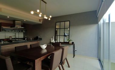 Hermosa casa de 3 niveles de oportunidad en venta Solares