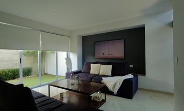 Hermosa casa de 3 niveles de oportunidad en venta Solares